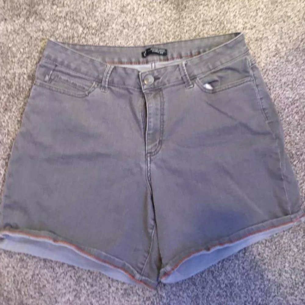 High waisted jean short